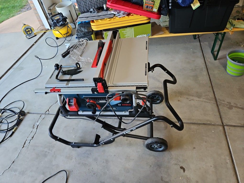Bosch GTS15-10 15 Amp Corded 10 in. Jobsite Table Saw with Gravity Rise Stand