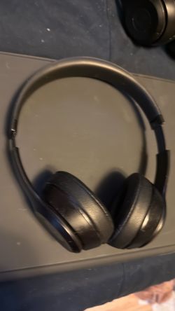 Beats Solo3 Wireless Bluetooth Headphones - Black - $50 OBO