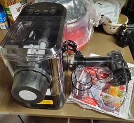 NEW- Emeril Lagasse Pasta & Beyond Machine