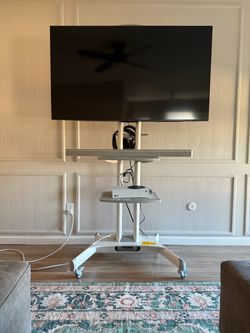4k 55 inch Smart TV with Onkron White Mobile TV Stand
