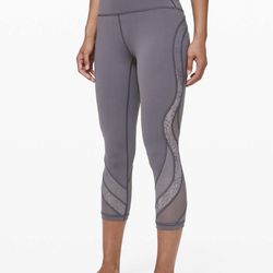 Lululemon Wunder Under Crop 21” *Lace- Size 8