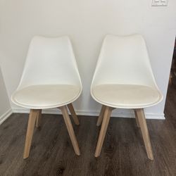 2 White modern chairs 