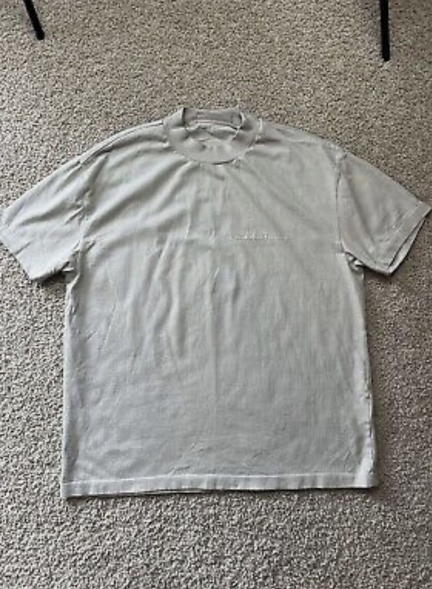 Essential Tshirt•••••