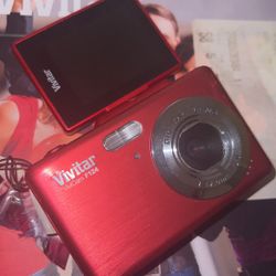 Vivitar Camera F124 