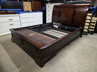 Mahogany Color Queen Size Sleigh Bed Frame with 2 Drawers