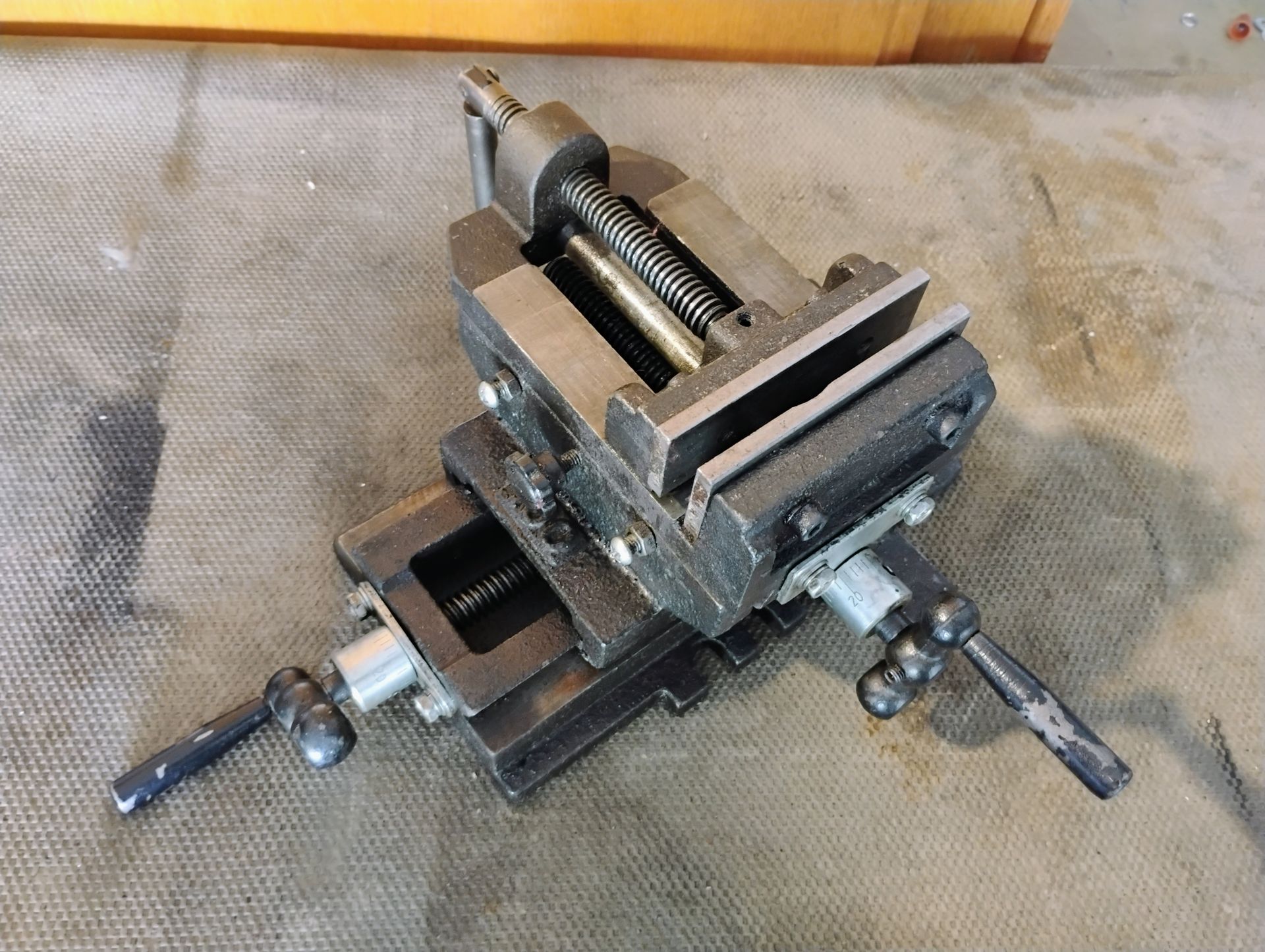 Cross Slide Vise good Condition!