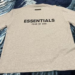 Essentials Tshirt 