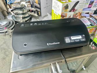 FoodSaver Vacuum Sealing System w/ Built-In