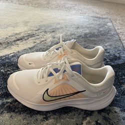 Nike Women’s Shoe, Size 8