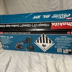 Makita 40V Max XGT Brushless Cordless 4-1/2" / 5" Angle Grinder Kit