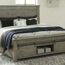 Brennagan Gray Queen Footboard Storage Bed

