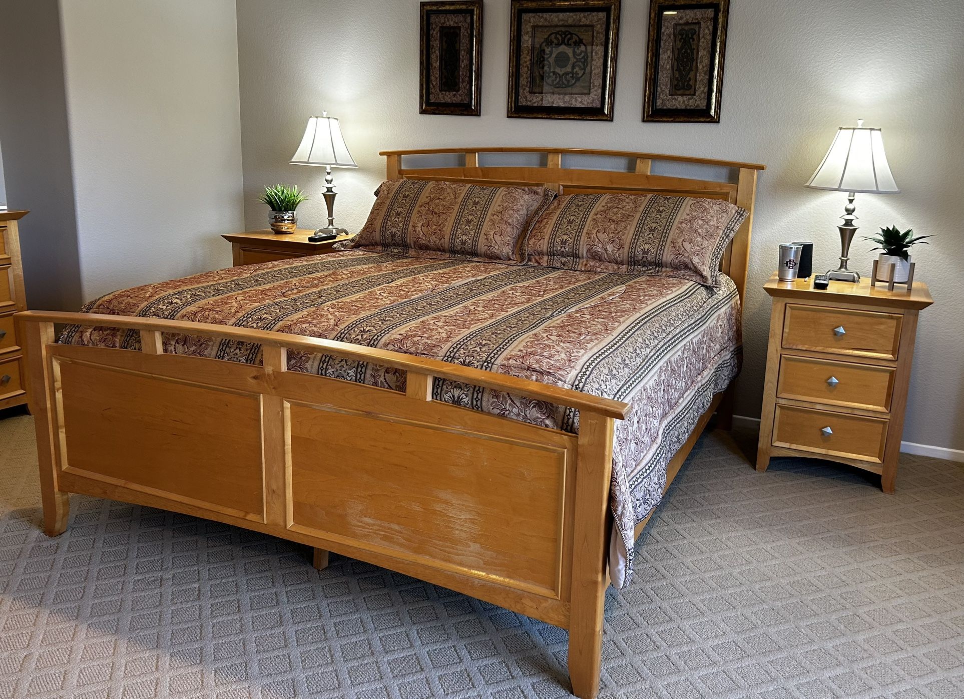 Cal King Bedroom Set w/ mattress & box spring for Sale in Chula Vista