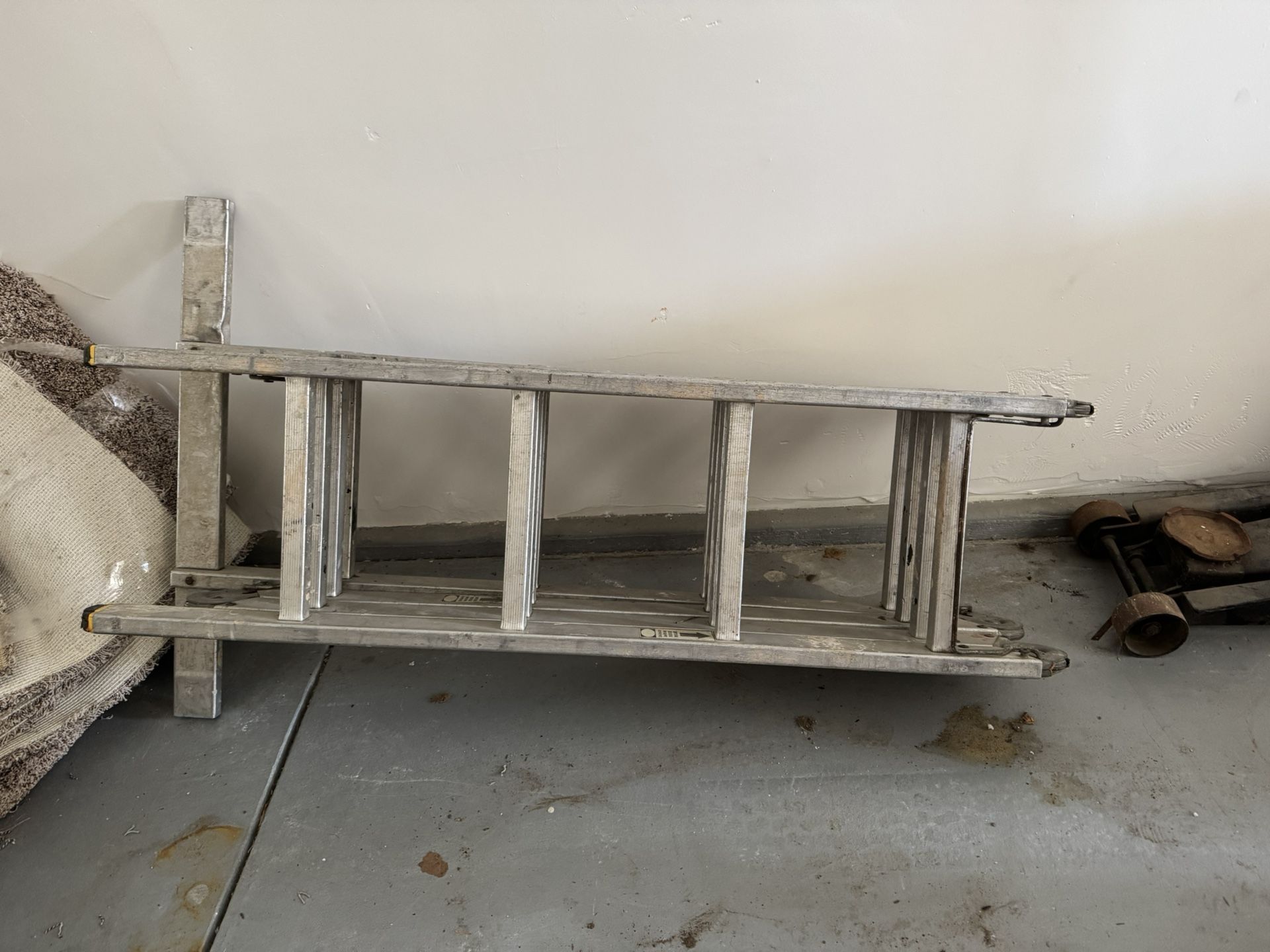 Foldable 16 Foot Ladder