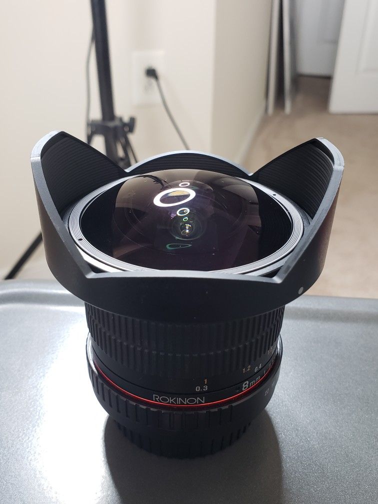 Rokinon HD8M-C 8mm f/3.5 HD Fisheye Lens with Removeable Hood for Canon DSLR 8-8mm