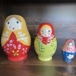 NESTING DOLL MEASURING CUPS