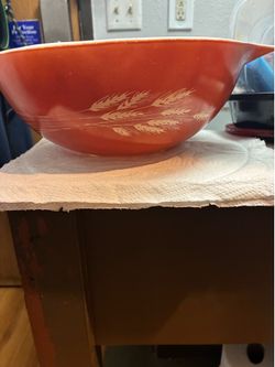 2 Vintage Pyrex Bowls