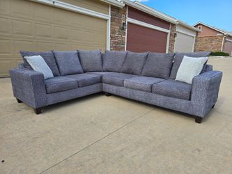 Gray Sectional Sofa In Excellent Condition