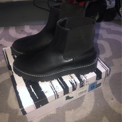 CHELSEA /DOLCE VITA SIZE 9 BLACK COLOR WOMANS!! BRAND NEW $40