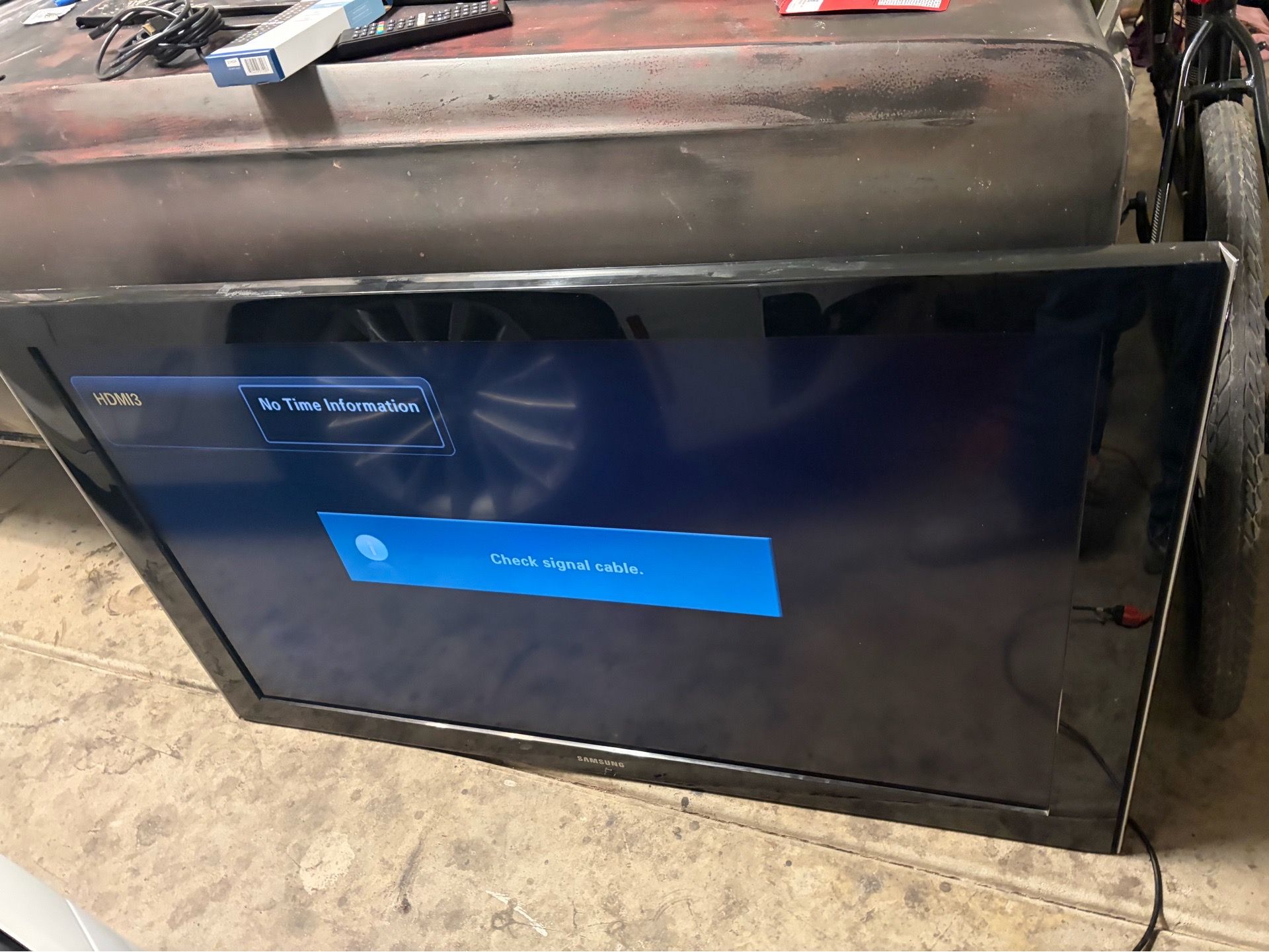 85 cash works great 52inxh Samsung smart tv. 85 cash Roseville to pickup.