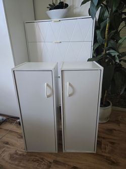 2 wooden cabinets (price for both)