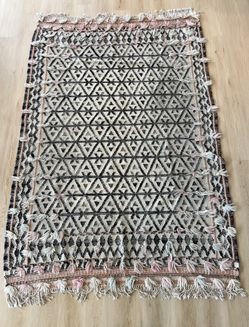 Oliver Home Woven Wool Rug 64” X 98”