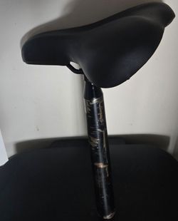 PRE-INSTALLED  BIKE SEAT WITH SEAT POST!!