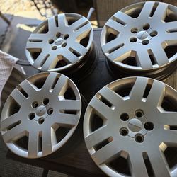 2012 Dodge Avenger wheel caps and Rims a set of 4
