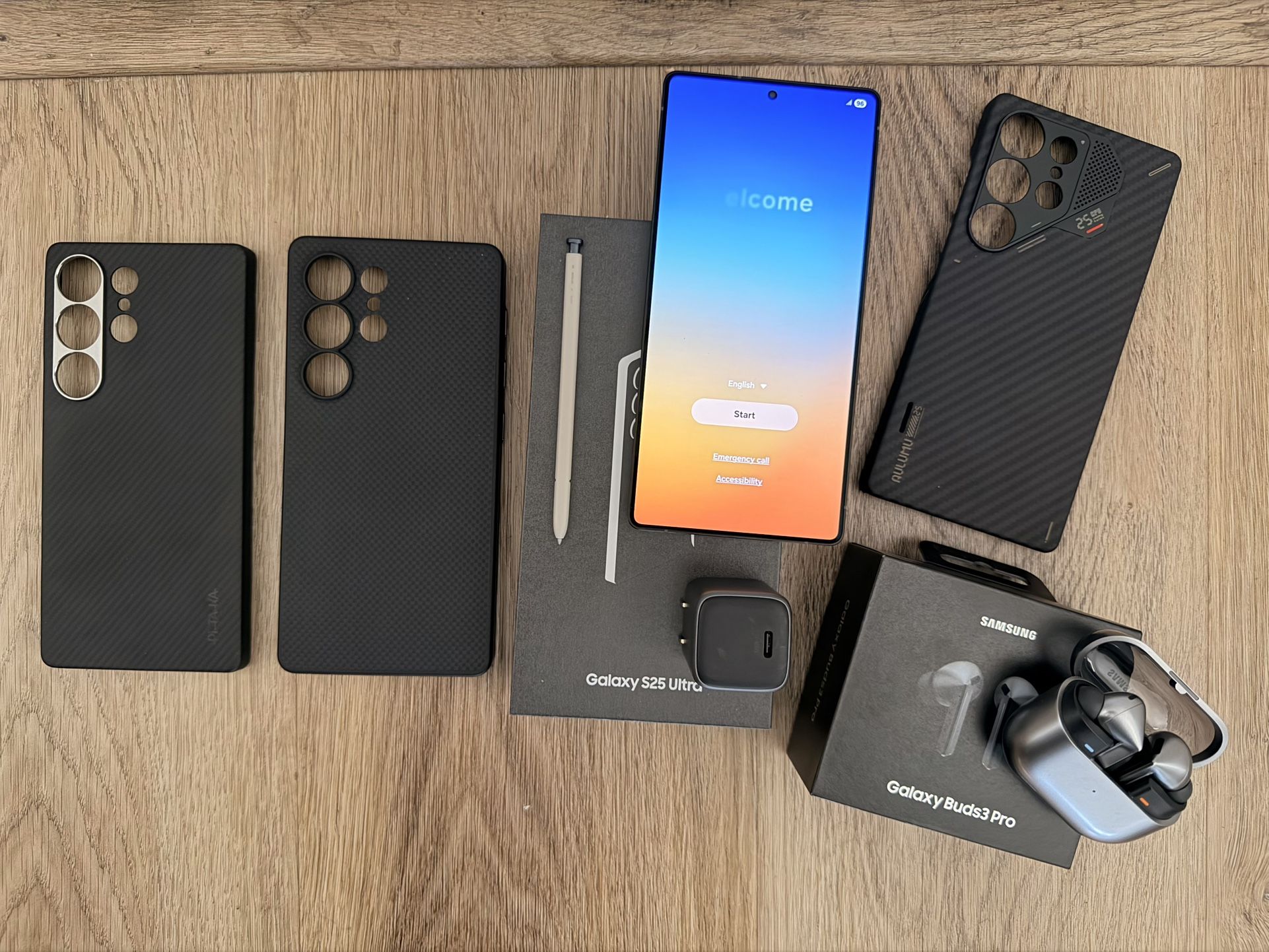 Samsung S25 Ultra - Titanium Jetblack 1TB (Unlocked) + Galaxy Buds3 Pro + Cases