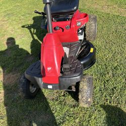 Murrary 24” Riding Lawn Mower 8.75 E Series 190cc Briggs & Stratton Like New 