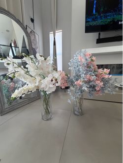 2 Vases full of silk flowers