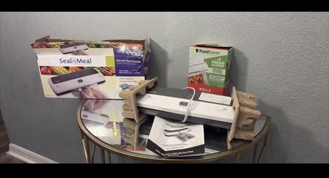 Vacuum food sealer