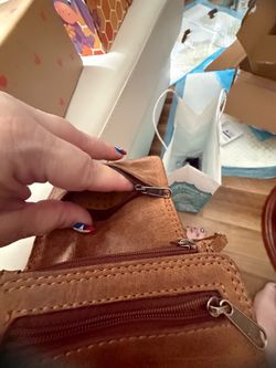 🇨🇦 Adrian Klis Genuine Leather Organizer Crossbody – NEW – $100 🇨🇦
