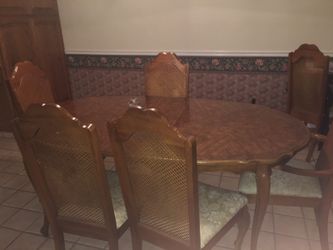 Dinning room table + 6 chairs