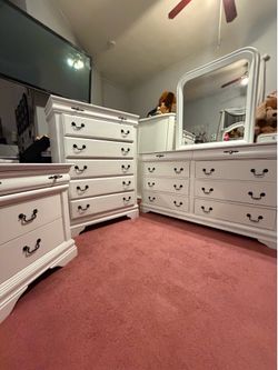 Refinished bedroom set 3 pc in Lowell