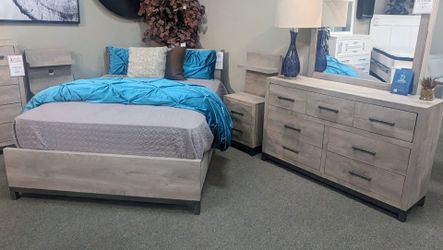 Bedroom furniture- Like New