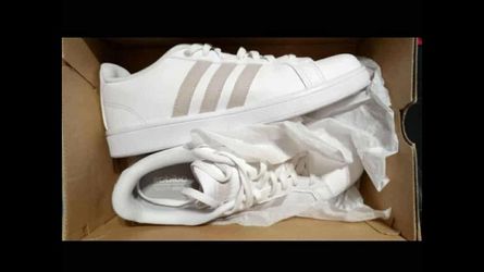 NEW UNUSED ADIDAS SIZE 9 IN BOX.