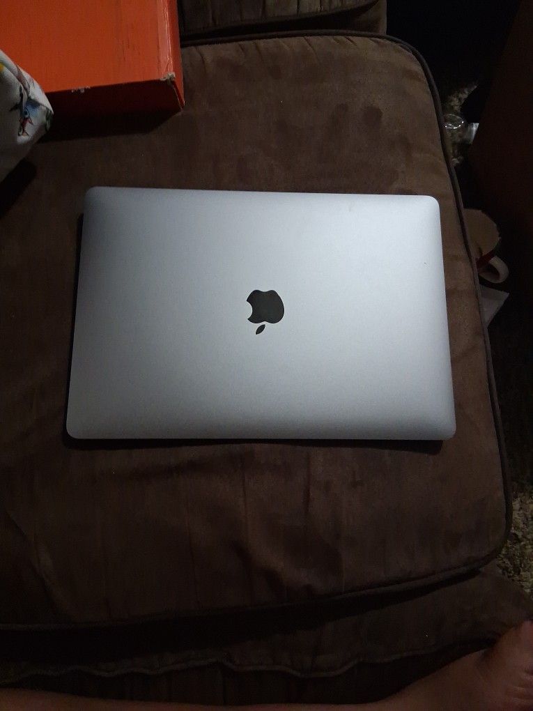 Apple MacBook Air 2022 Laptop with Apple M2 chip (13.6-inch, 8GB RAM, 256GB SSD Storage) Midnight (Renewed