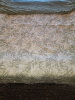 Twin Reversible Comforter – Sage Green & Botanical Leaf Pattern