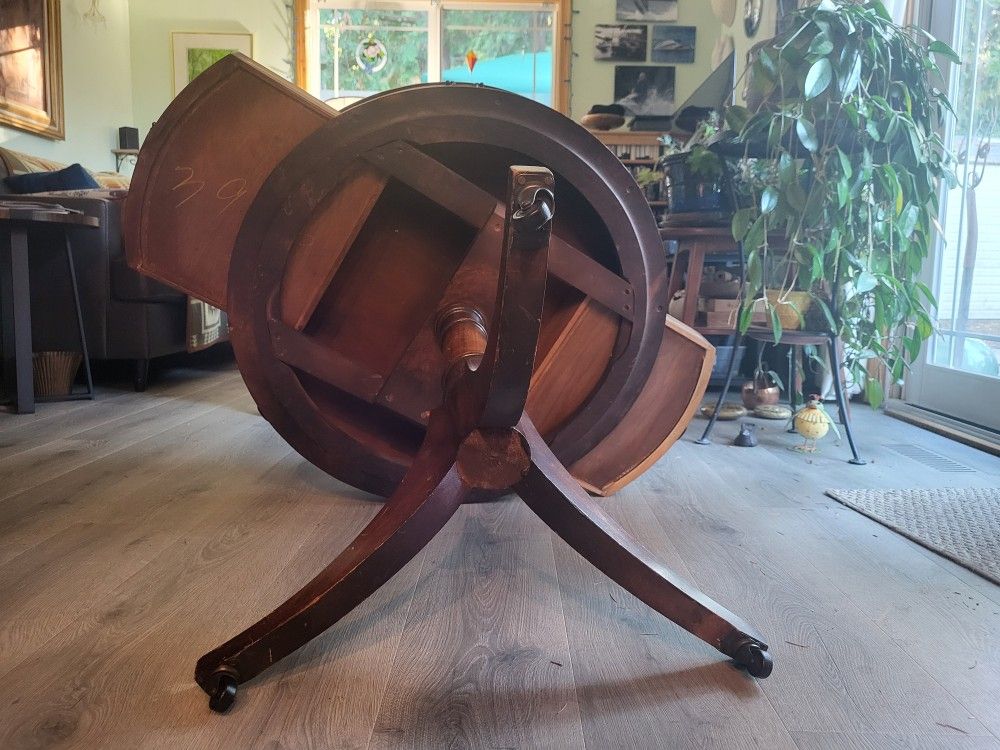 Round Table With Leather Top