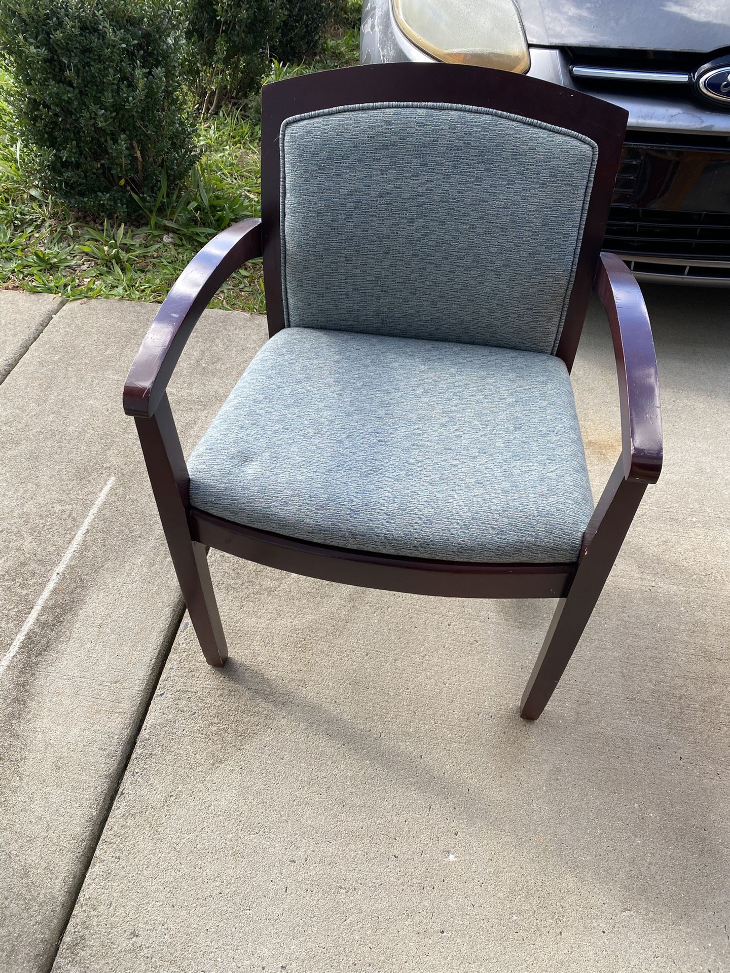 Accent arm chair