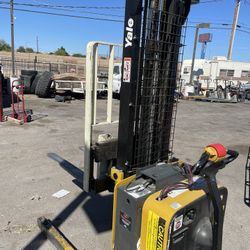 electric walk behind forklift 