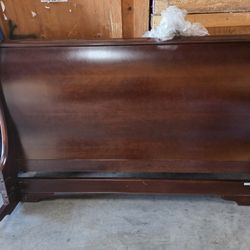 King Bed Frame Almost New Comes With Hardware 