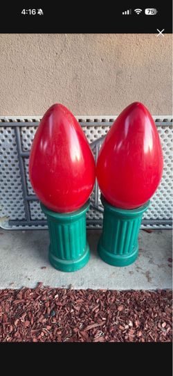 Giant Christmas Light Bulb Lawn Decorations – Set of 2