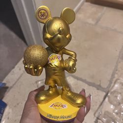 DISNEY MICKEY LAKERS COLLECTABLE FIGURINE see pictures ….BEEN STORED AWAY FOR YEARS 