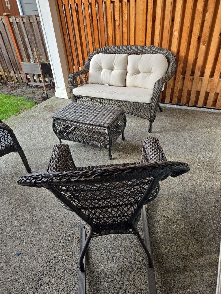 Garden / Patio Chairs and Table Set