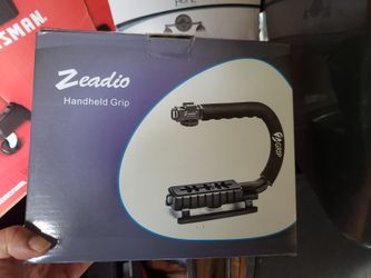 HANDHELD CAMERA GRIP