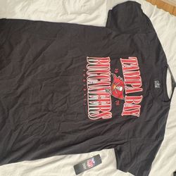 Large Men’s Shirt Bucs Tampa bay New With Tags
