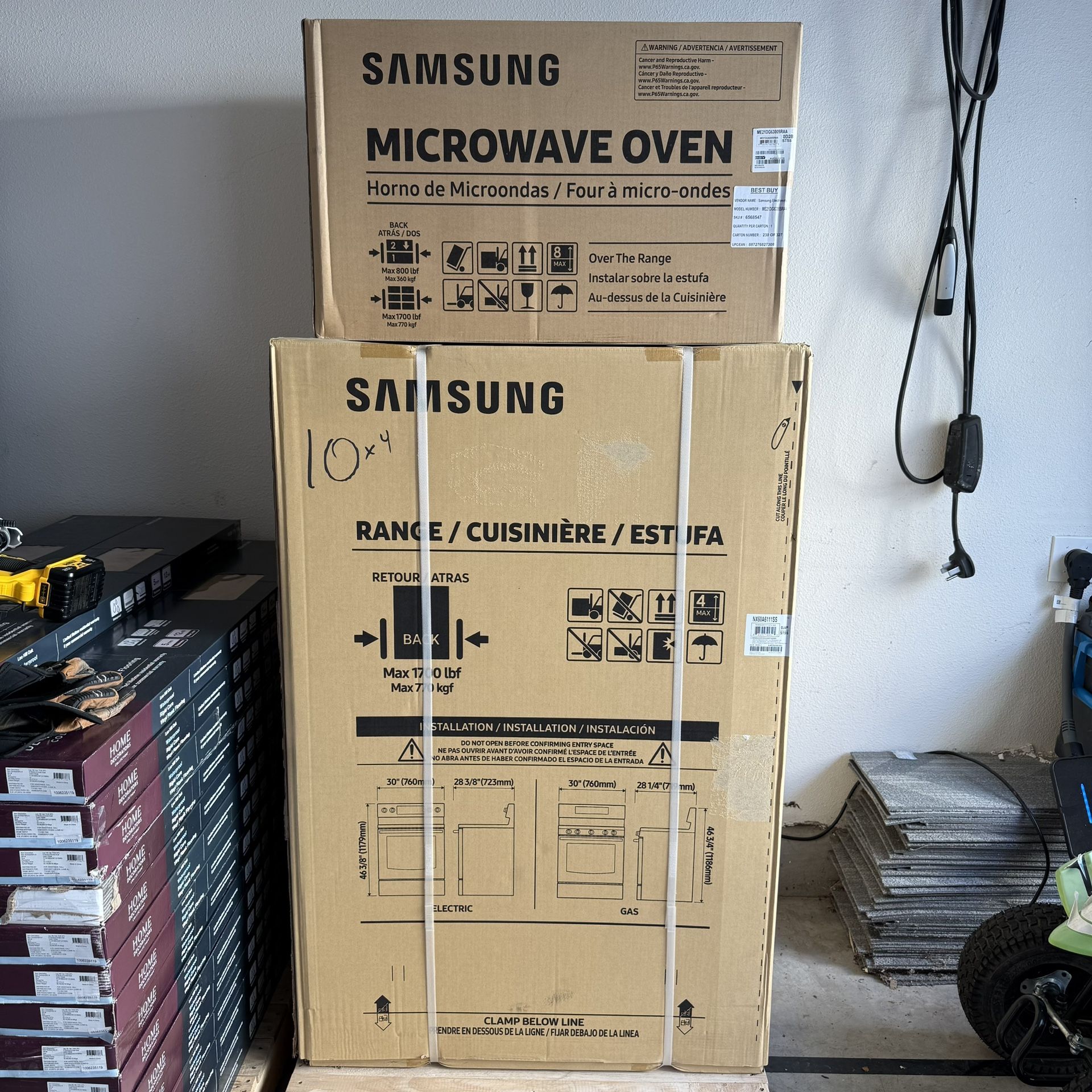 45% OFF! - Samsung Appliance Bundle!! Gas Range / Stove + Over The Range Microwave