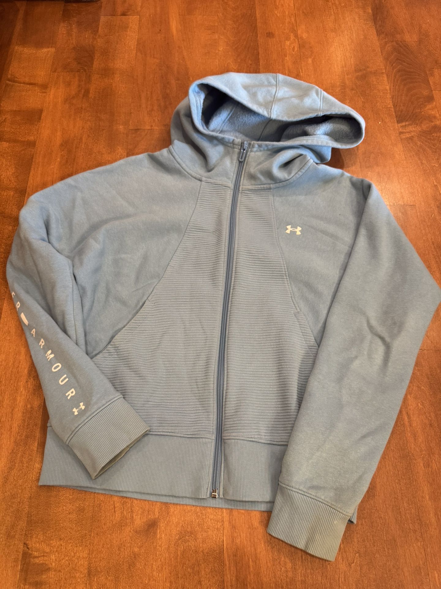 Women’s under Armour scuba hoodie loose fit size small shipping available
