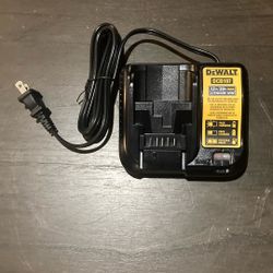 DEWALT DCB107 Charger (12V/20V MAX) – New, Pulled from Kit